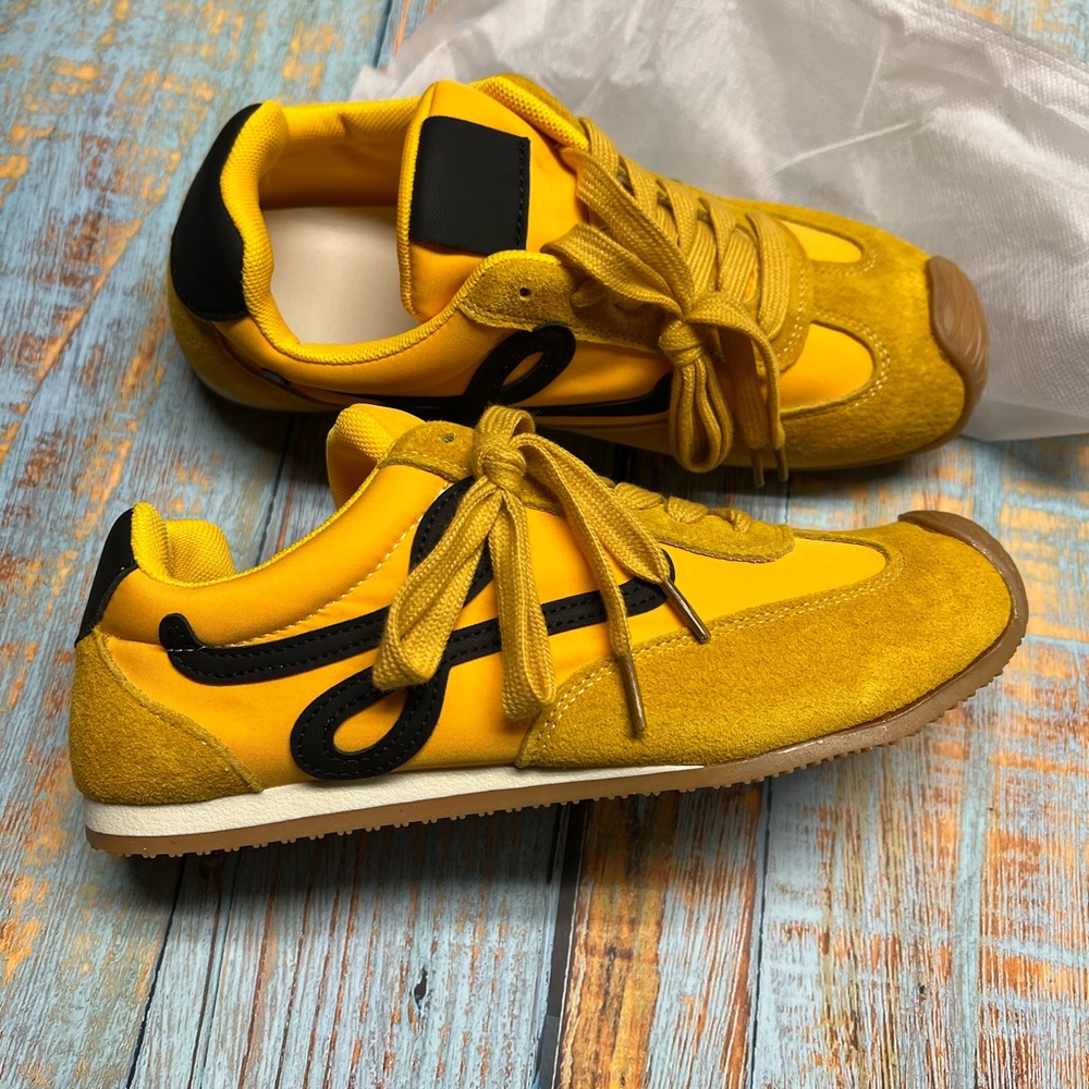 Sneakers - Picture 2 of 6